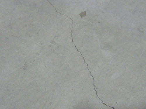 外墻保溫系統中導致抹面砂漿開裂的原因是什么？